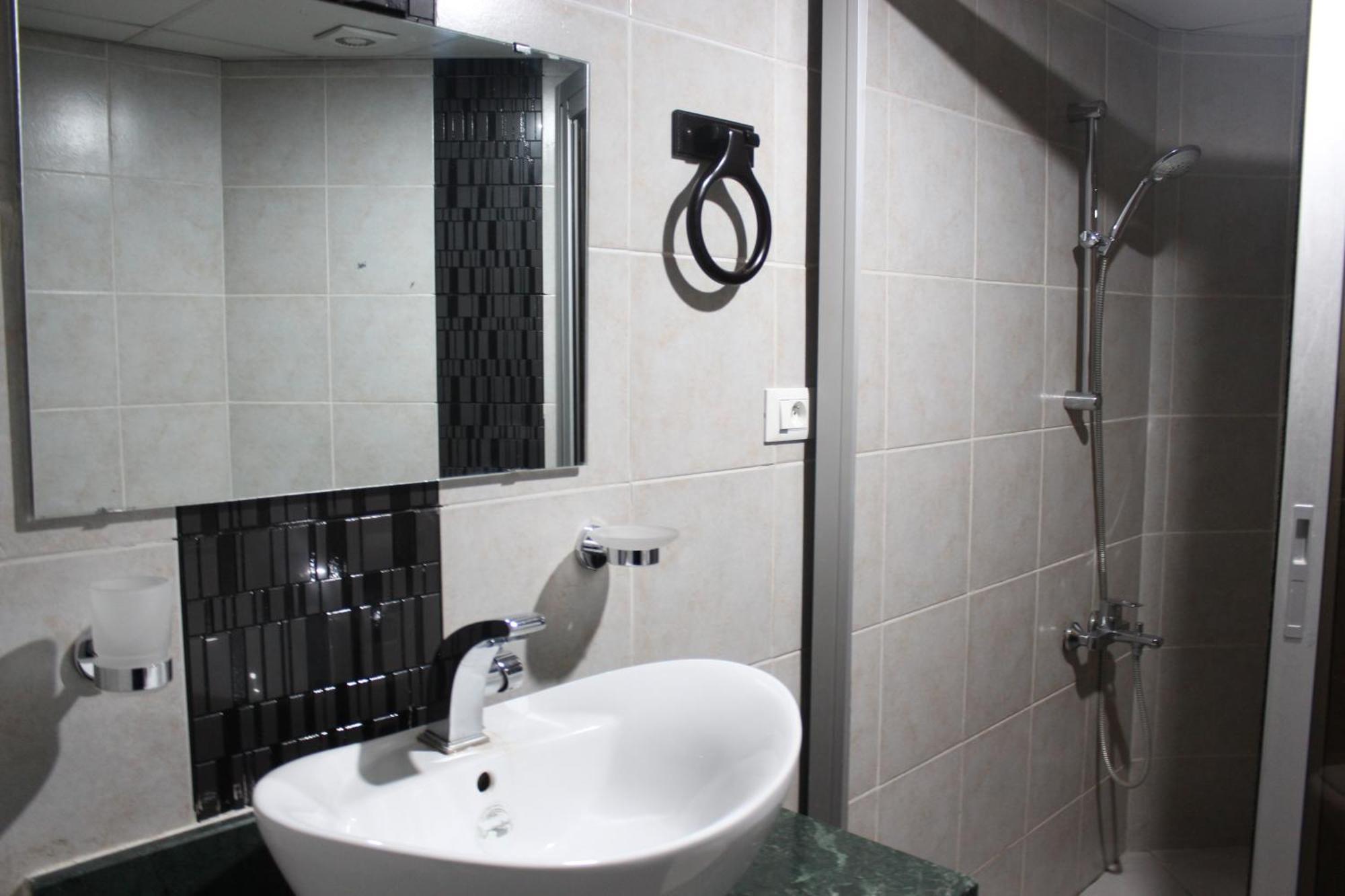 קינשאסה Hotel Belle Vie מראה חיצוני תמונה